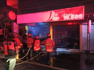 Warung Ayam Goreng Terbakar