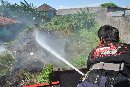 TUMPUKAN SAMPAH YANG TERBAKAR PADA TANAH KOSONG DI  JALAN CIUNG WANARA