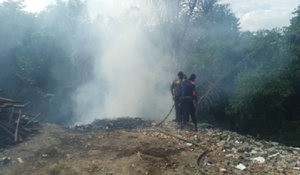 Kebakaran di Jalan Seroja Tonja