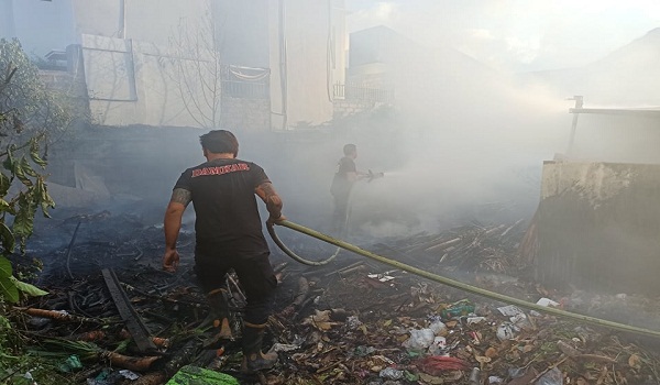 Kebakaran di Jalan Sanitasi Sidakarya