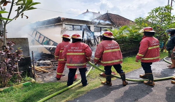Kebakaran Rumah di Jalan Gurita II Sesetan